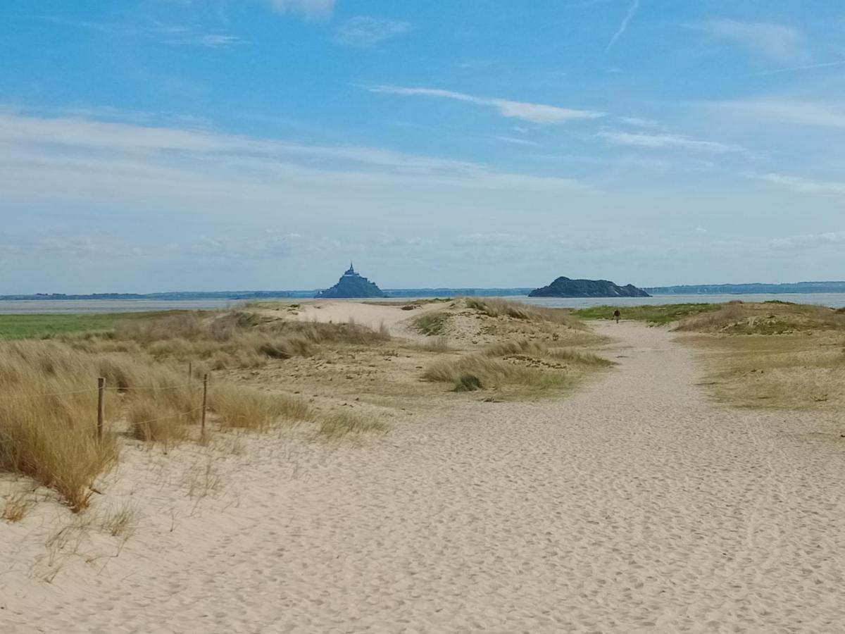 Gite Les Trefles Proche De La Plage En Baie Du Mont St Michel Carolles Exteriör bild